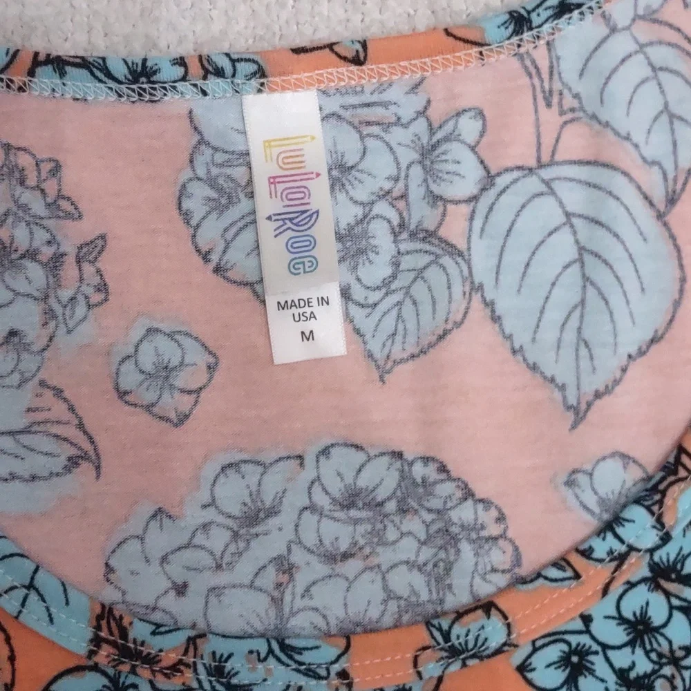 Nwot LuLaRoe top size medium - Picture 2 of 2